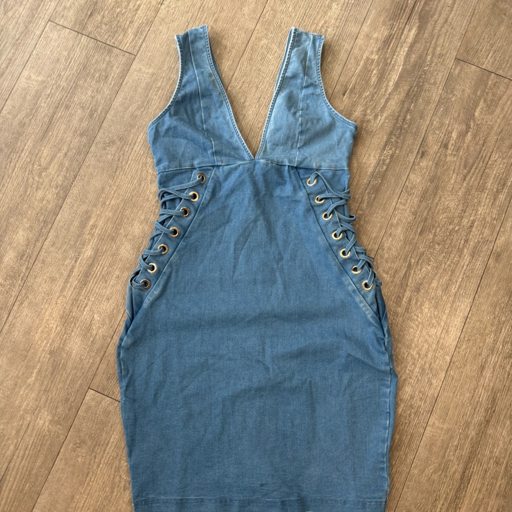 BUNDLE 2 ITEMS FOR $8✨

🌸BOUTIQUE linked to him denim dress ✨ - Picture 3 of 7